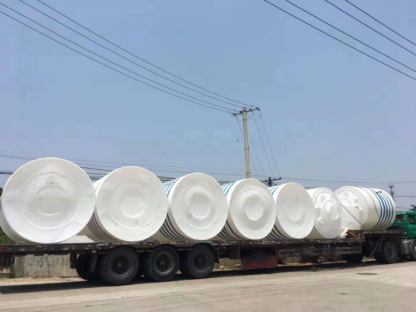 塑料儲(chǔ)罐裝車發(fā)貨 塑料儲(chǔ)罐裝車發(fā)貨