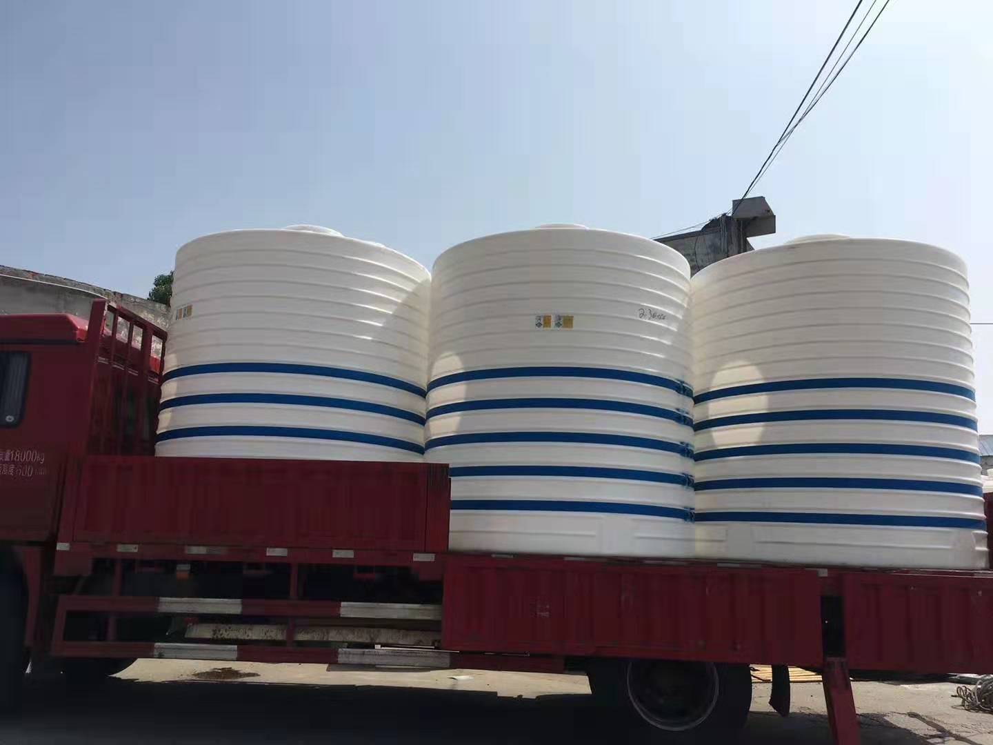 塑料儲(chǔ)罐裝車發(fā)貨 塑料儲(chǔ)罐裝車發(fā)貨