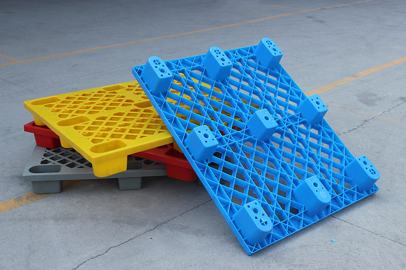 為什么九腳塑料托盤更受歡迎？價格更便宜?