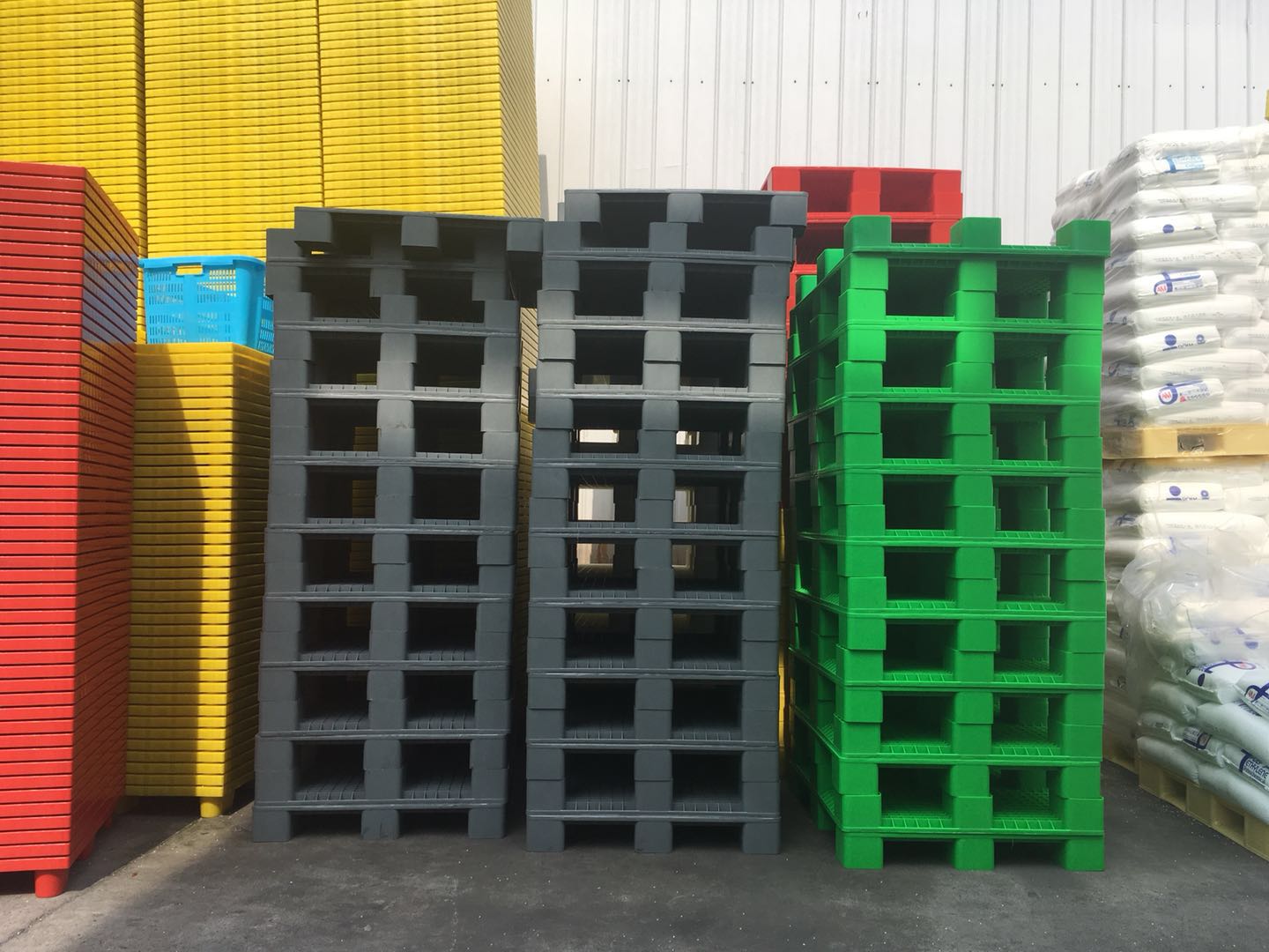 多彩的塑料托盤兄弟們，這些照片很靚！