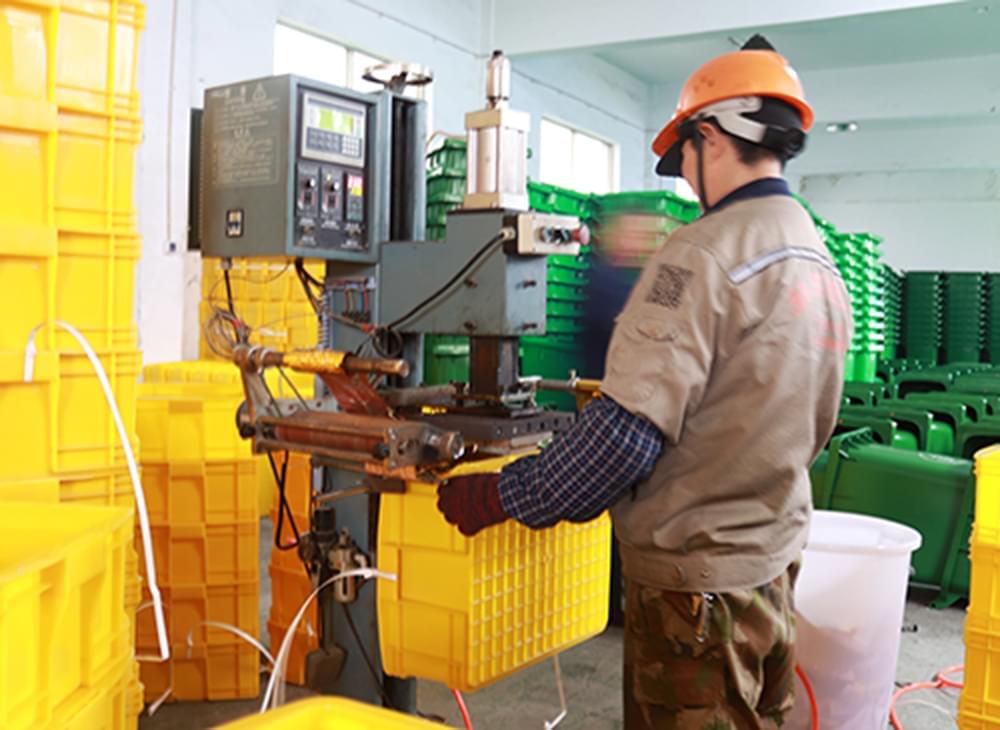 林輝塑業(yè)塑料制品中的絲網(wǎng)印和燙金工藝！