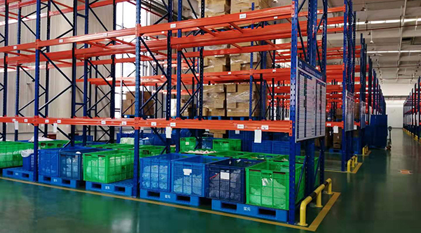 如何利用塑料托盤給倉(cāng)庫(kù)貨編碼碼？