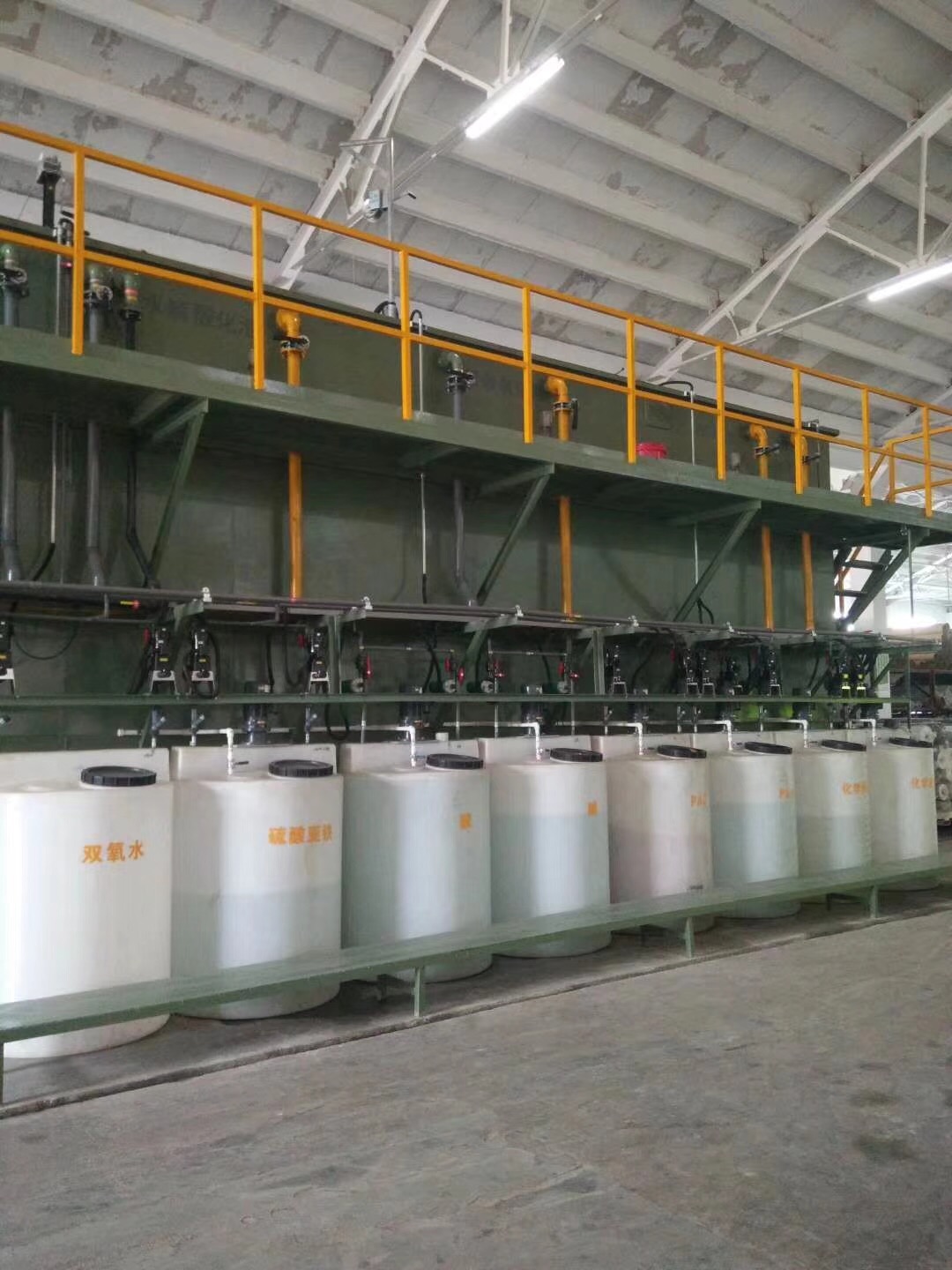 食品加工場(chǎng)景塑料容器選型指南：構(gòu)建安全、高效的生產(chǎn)基石